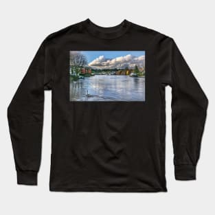 The River Thames at Reading, England Long Sleeve T-Shirt